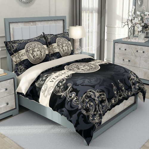 روتختی دونفره سه بعدی طرح ورساچه دیور مشکی با نوارهای کرمی نوار دوزی شده بسیار شیک