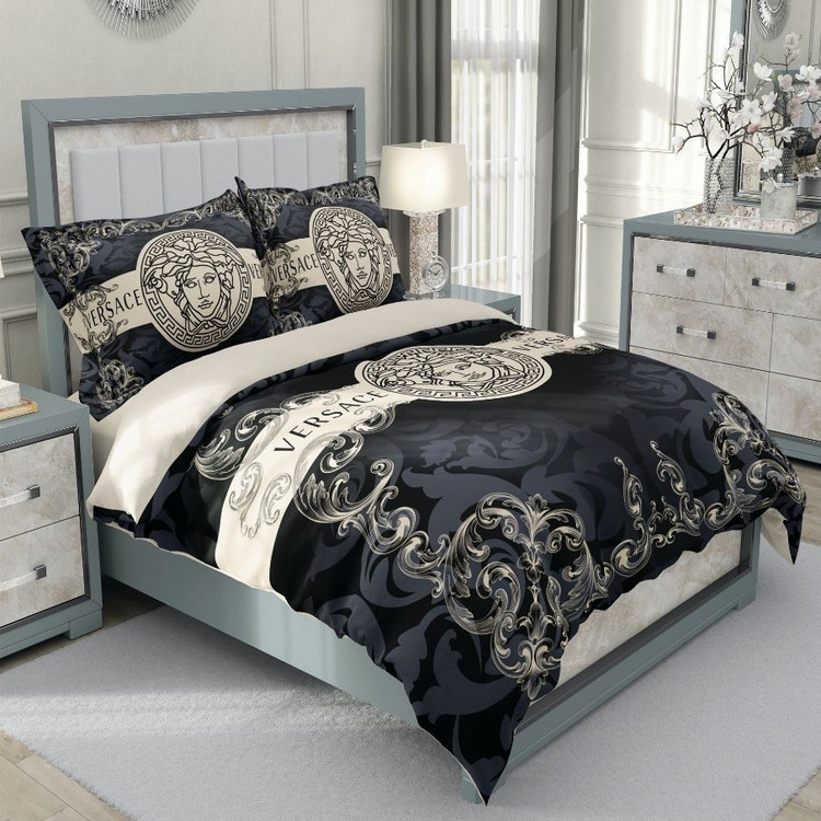 روتختی دونفره سه بعدی طرح ورساچه دیور مشکی با نوارهای کرمی نوار دوزی شده بسیار شیک